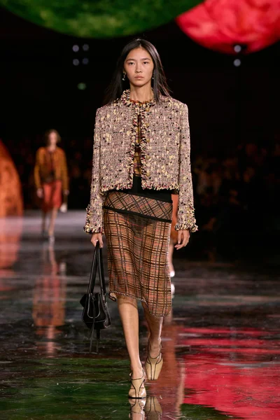 Look 60